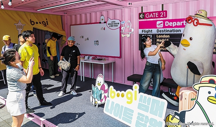 2-1-3 외국인관광객 용두산공원_부산일보_cw8